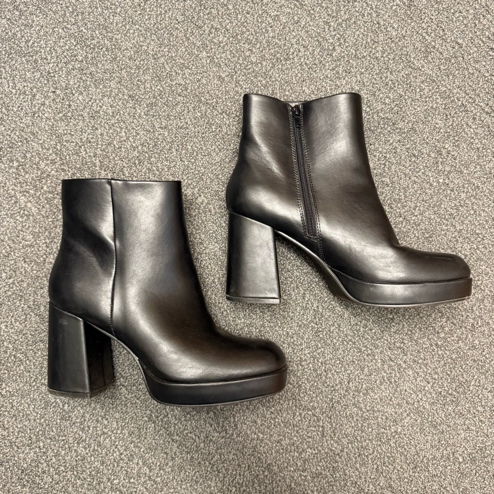 Rilista Platform Boots in Black
